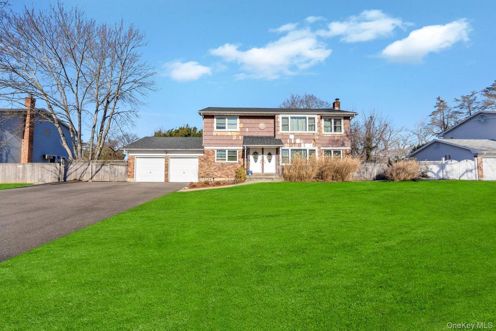 Photo of 11 Marlo Lane, Hauppauge, NY 11788 (MLS # 951687)