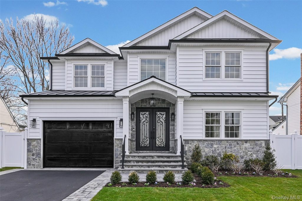 Photo of 27 Grape Lane, Hicksville, NY 11801 (MLS # 977115)