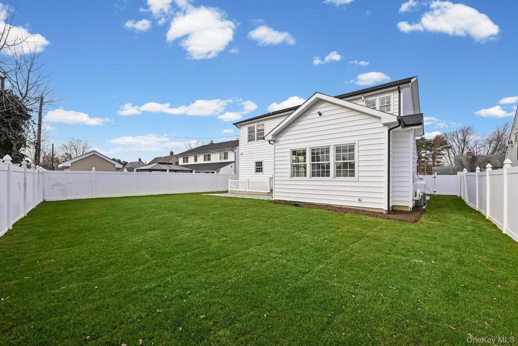 Photo of 27 Grape Lane, Hicksville, NY 11801 (MLS # 977115)