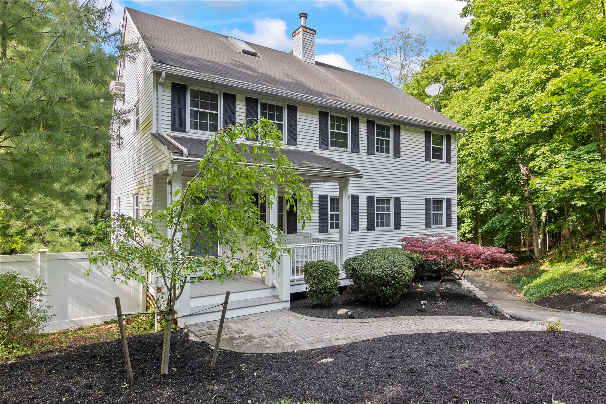 Thompson Street, Port Jefferson, Hamptons, NY - 4 Bedrooms  
4 Bathrooms - 