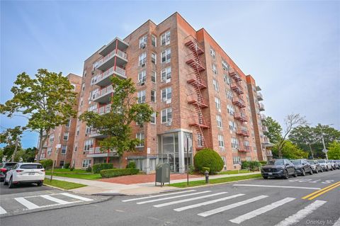 Photo of 34-25 150th Place #2C, Flushing, NY 11354 (MLS # 918272)