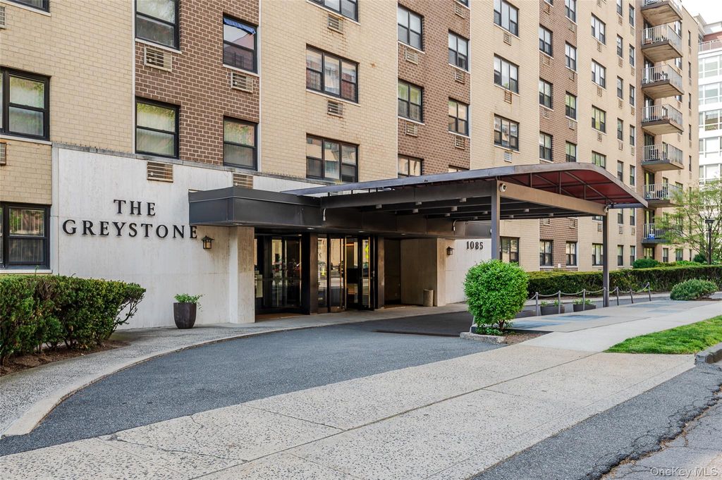Photo of 1085 Warburton Avenue #425, Yonkers, NY 10701 (MLS # 1008087)