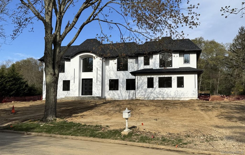 Photo of 5 Somner Drive, Dix Hills, NY 11746 (MLS # 996201)