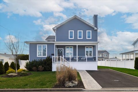 2441 Archer Street Seaford NY 11783