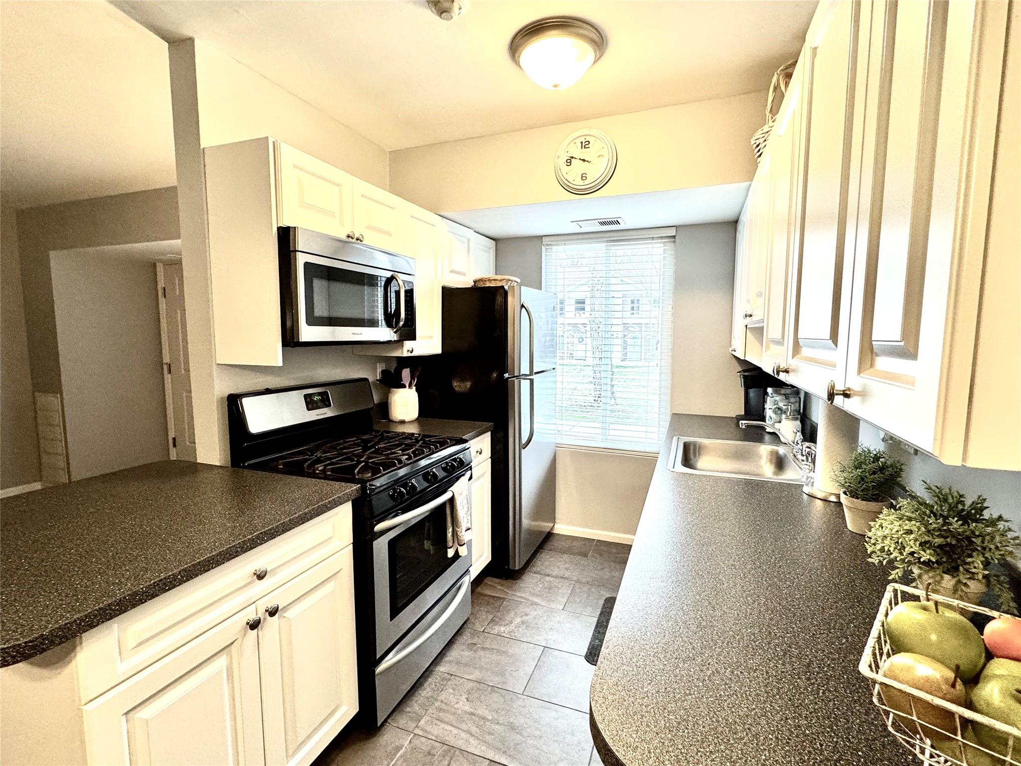 23 Kiowa Court #23, Coram, New York image 5