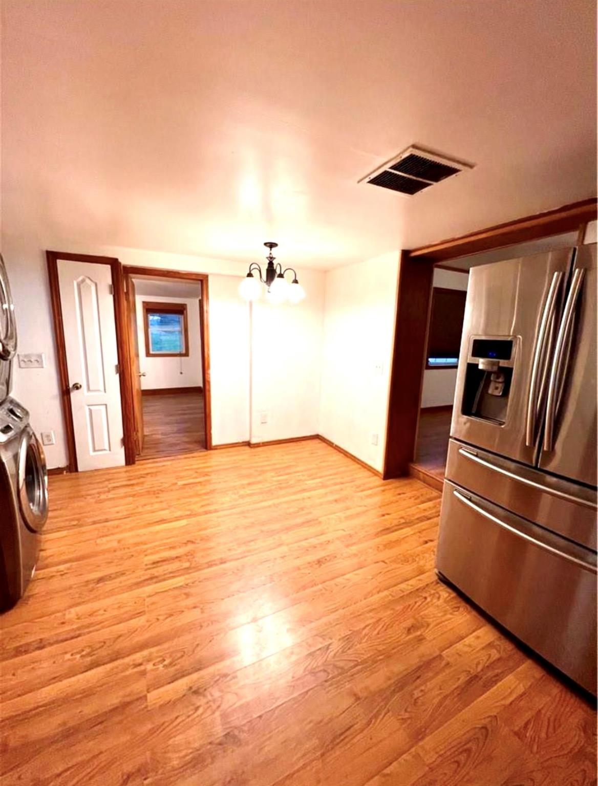 6 Farmingdale Lane