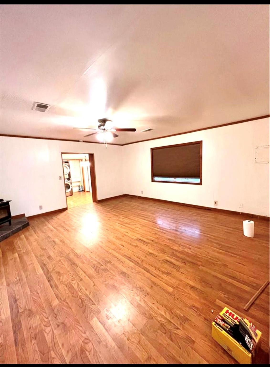 6 Farmingdale Lane
