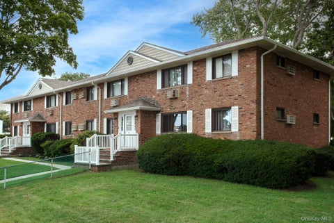 Apartment For Rent - 20 Perry Boulevard #1<br/> Suffolk County, Lindenhurst, NY 11757