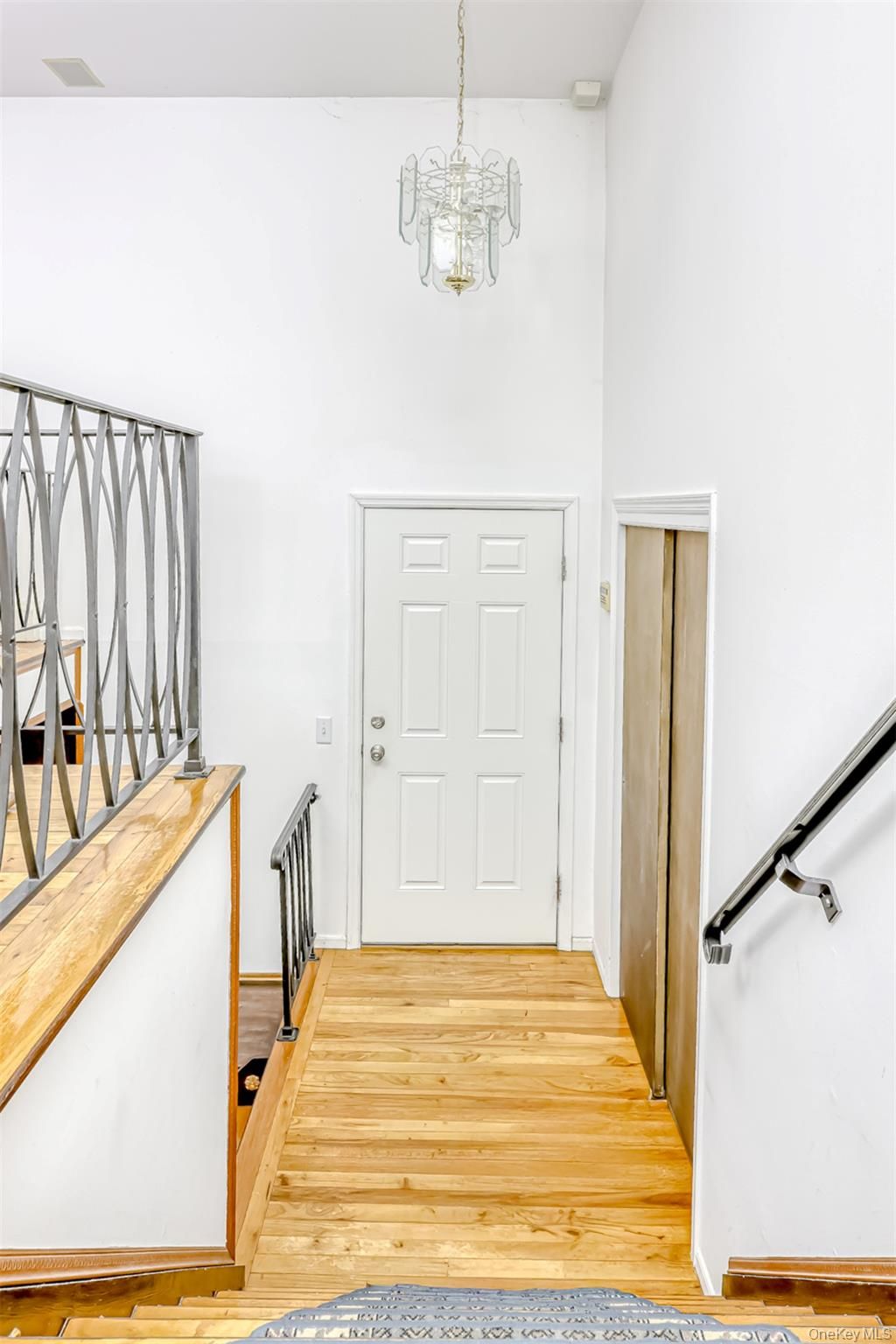 Photo of 11 Pine Tree Court, Valley Cottage, NY 10989 (MLS # 951915)