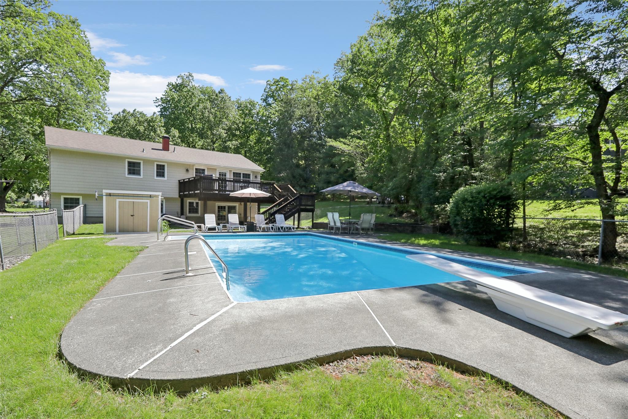 565 Millburn Court, Valley Cottage, New York image 35