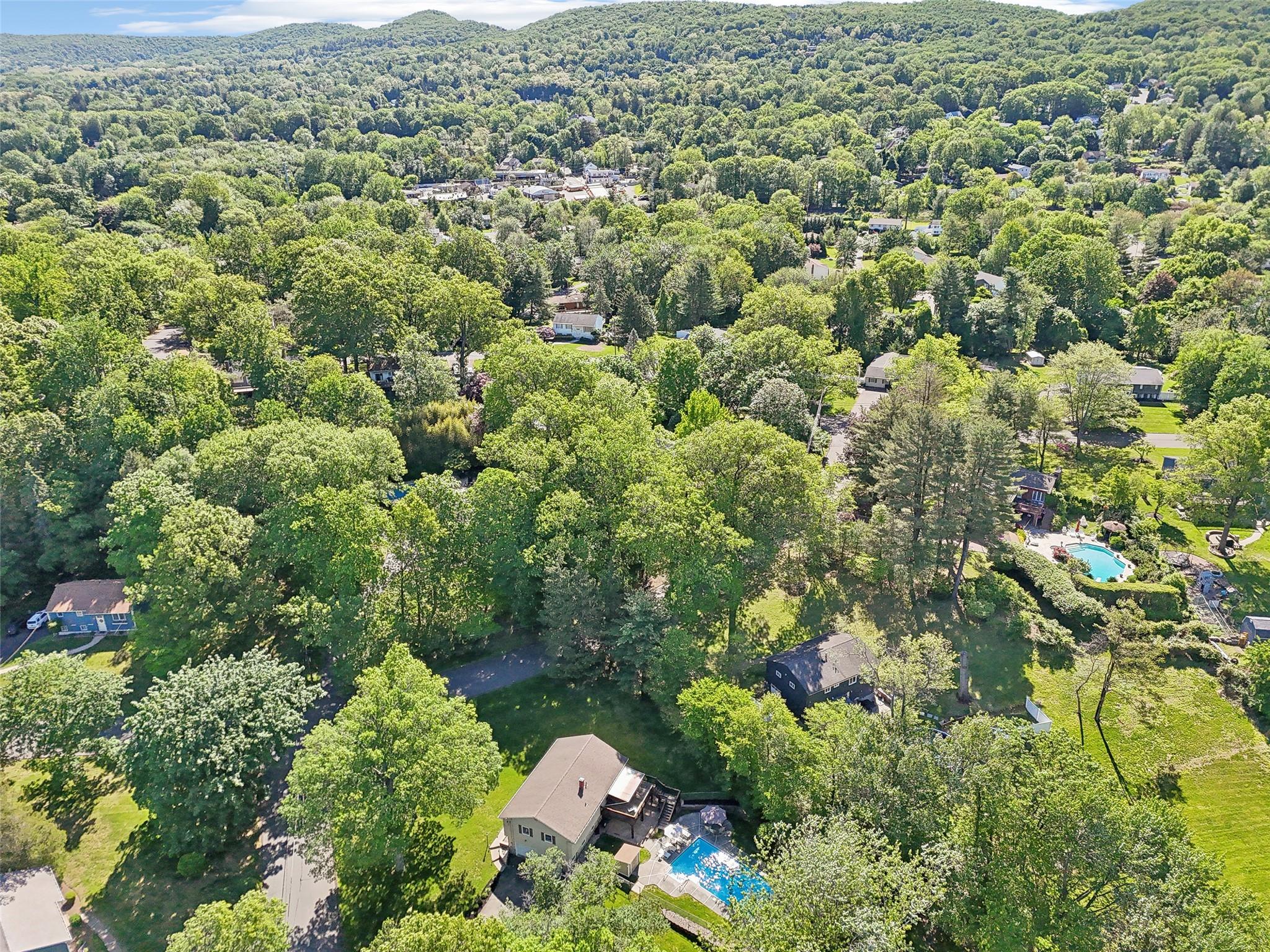 565 Millburn Court, Valley Cottage, New York image 39