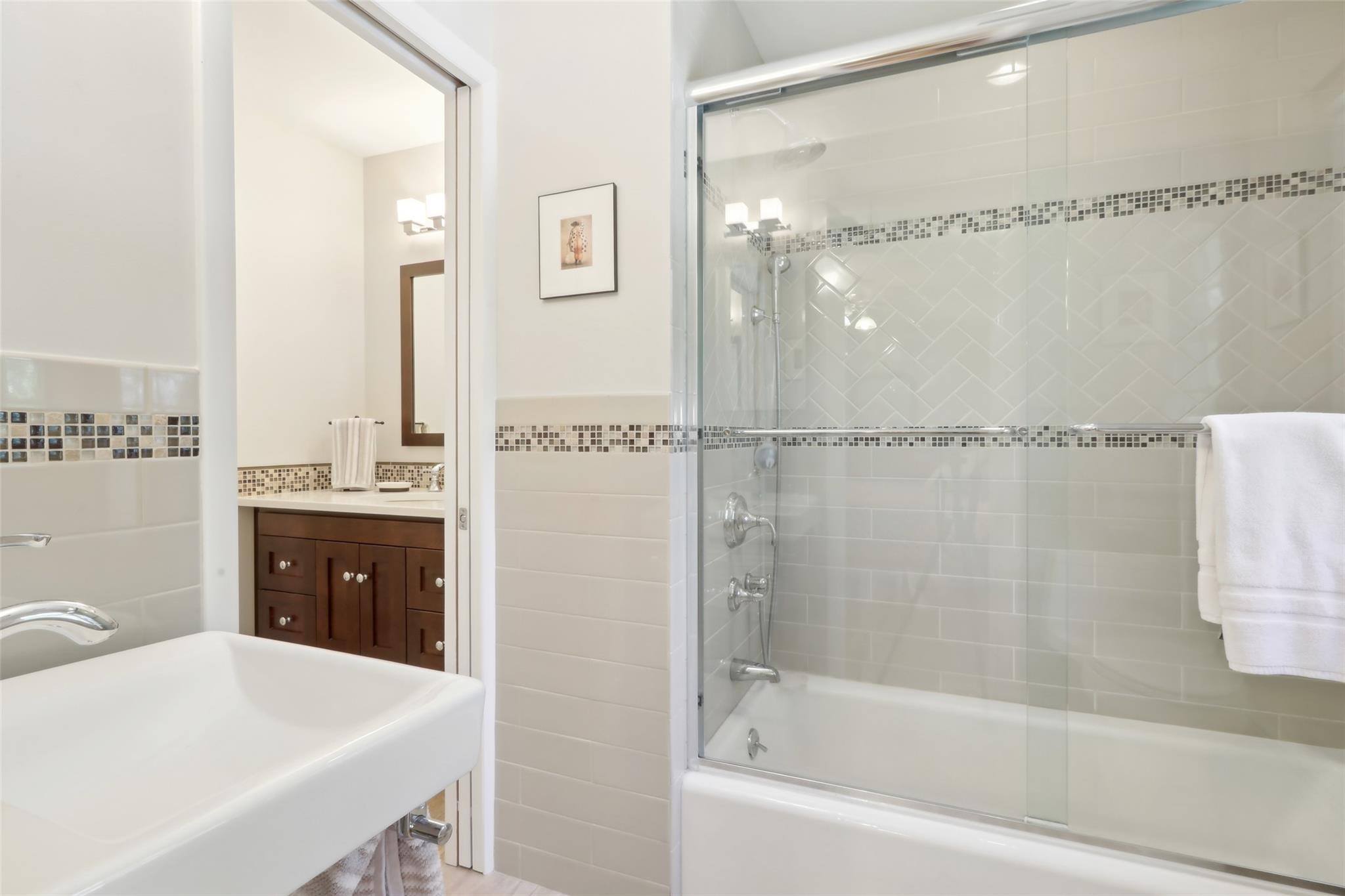 565 Millburn Court, Valley Cottage, New York image 14