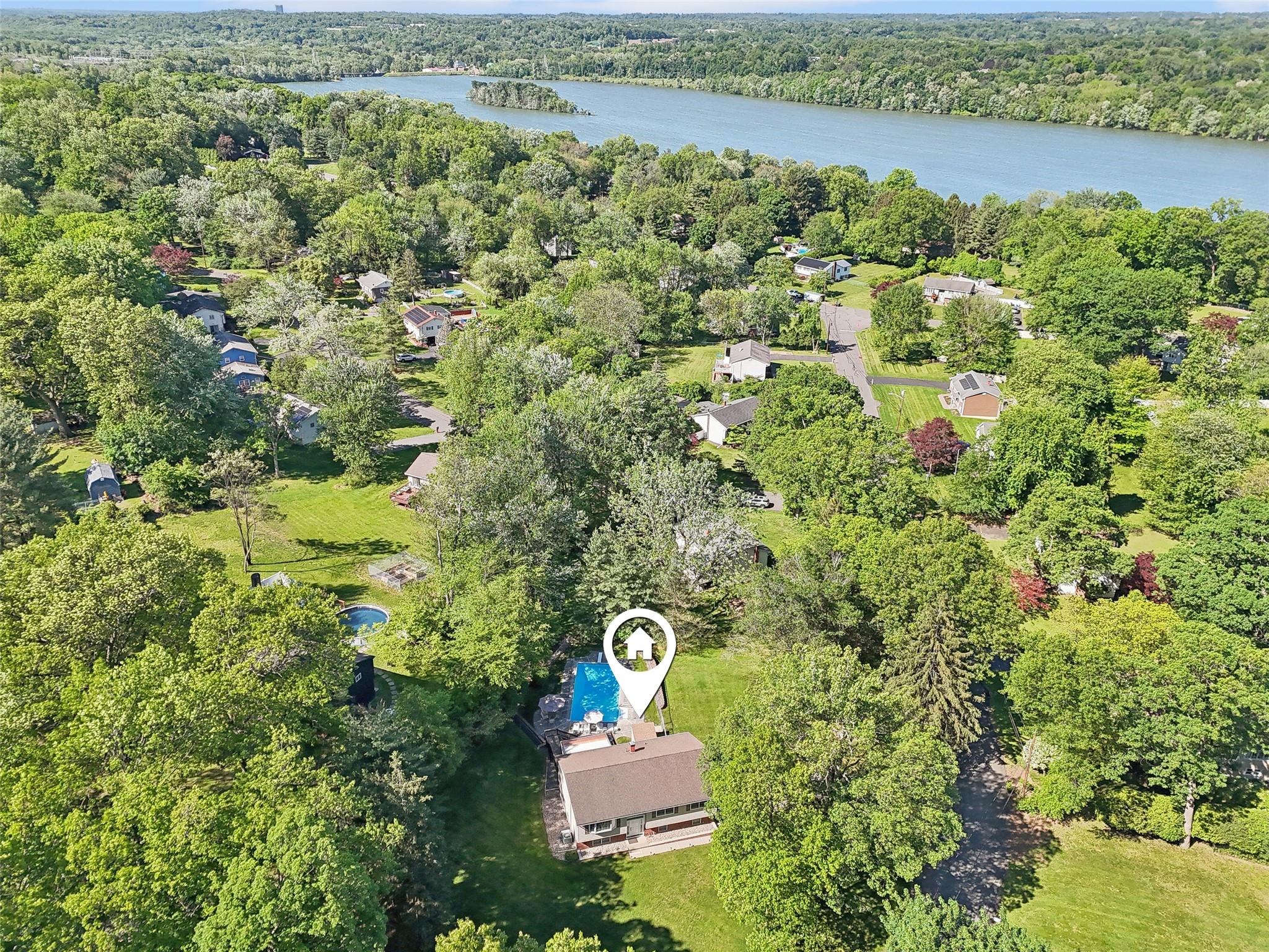 565 Millburn Court, Valley Cottage, New York image 30