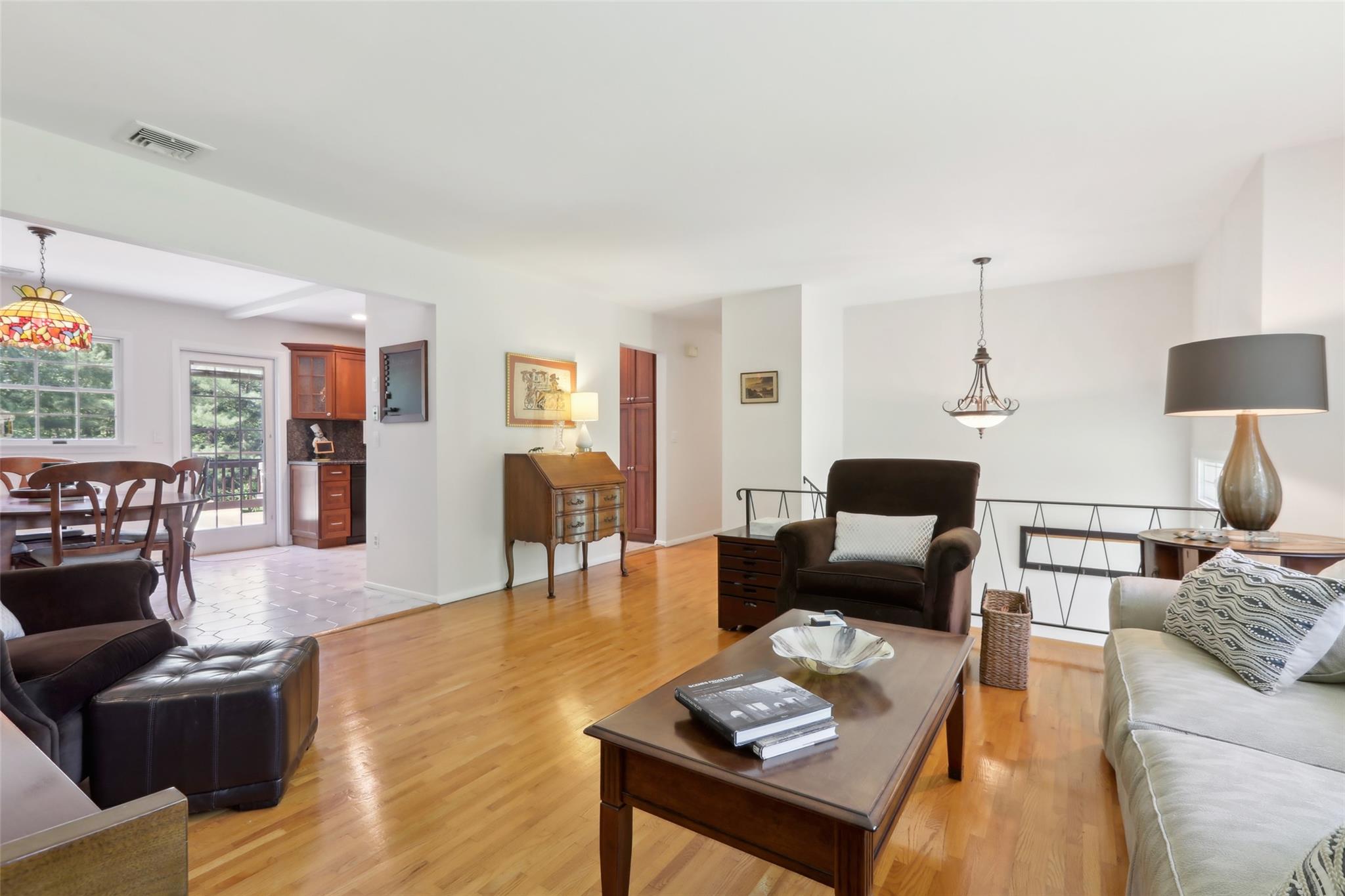 565 Millburn Court, Valley Cottage, New York image 6