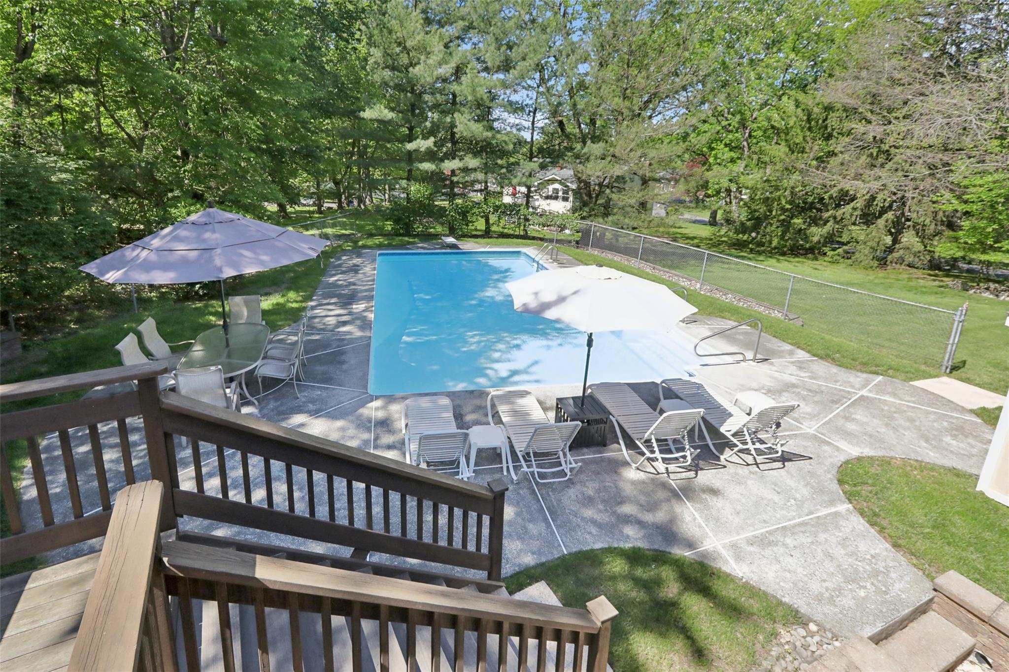 565 Millburn Court, Valley Cottage, New York image 27