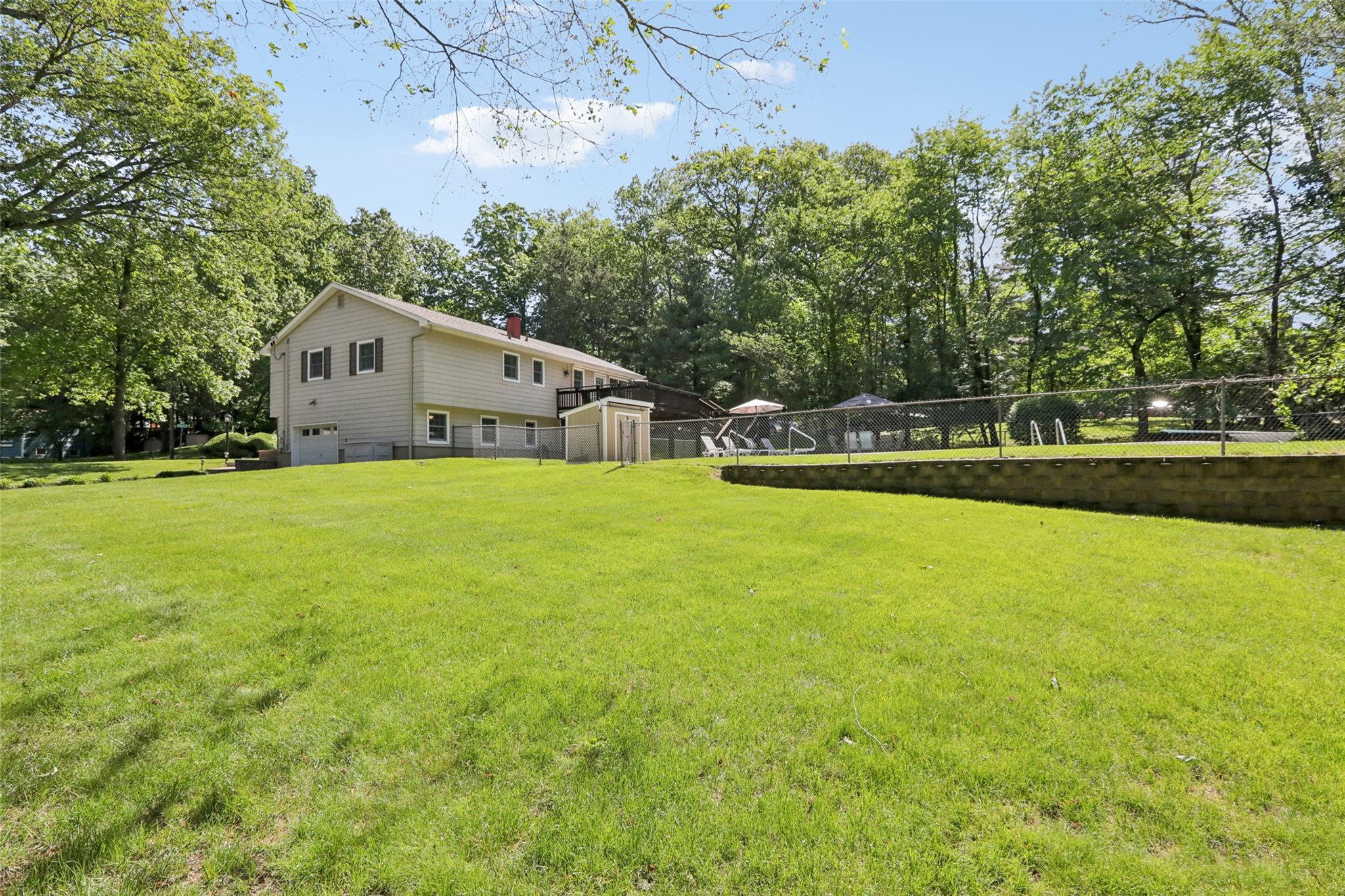 565 Millburn Court, Valley Cottage, New York image 33