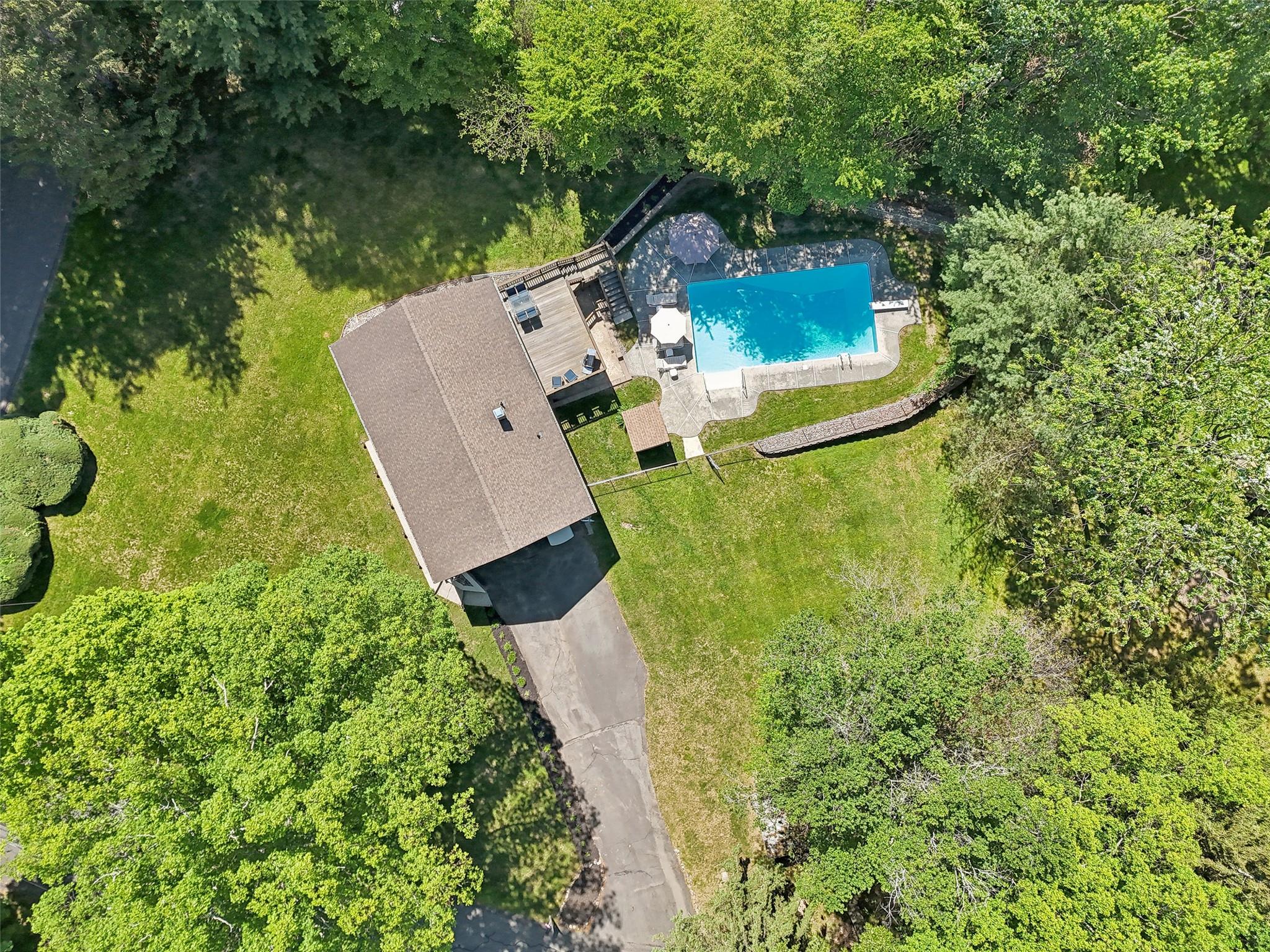 565 Millburn Court, Valley Cottage, New York image 32