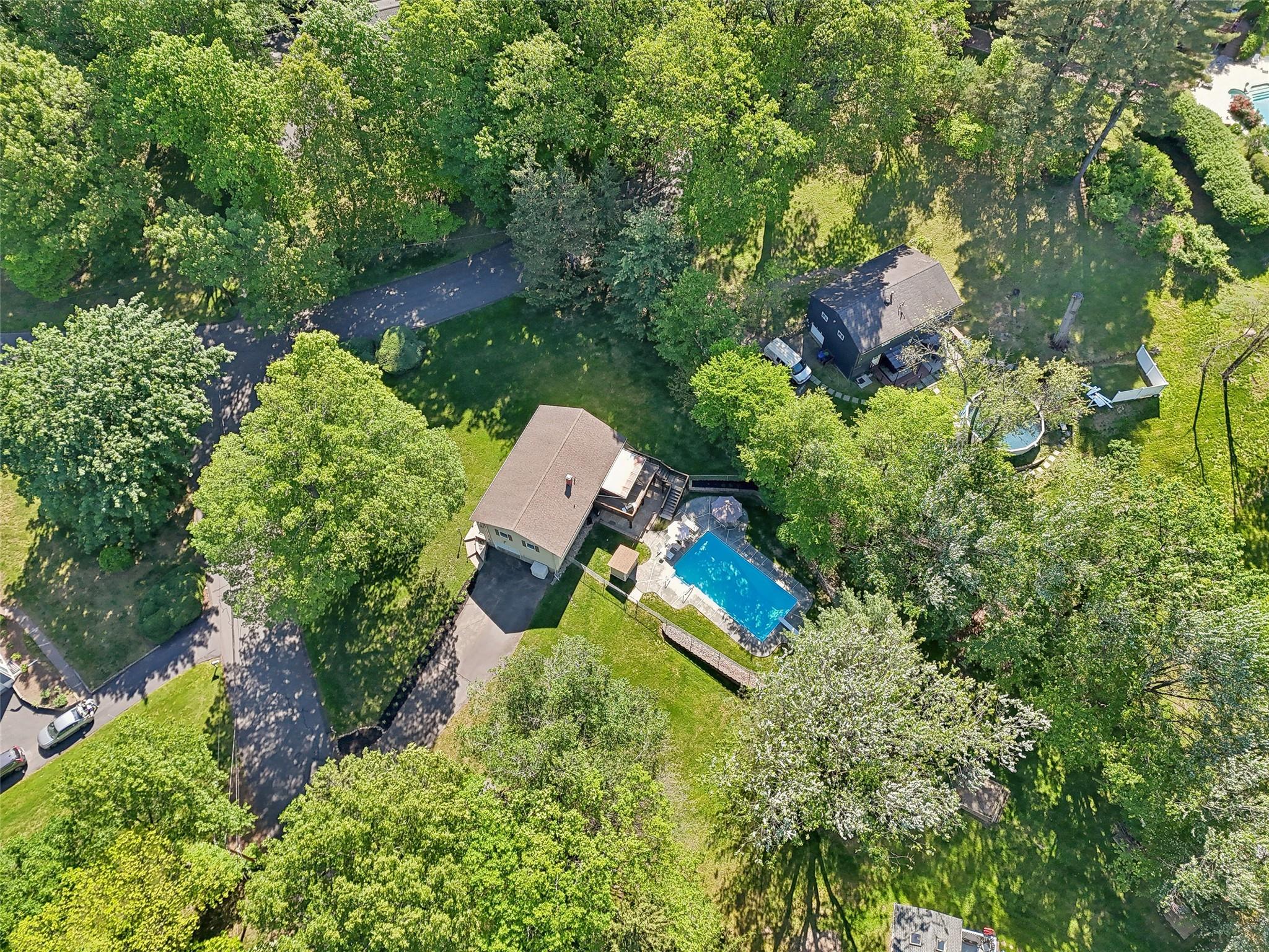 565 Millburn Court, Valley Cottage, New York image 31