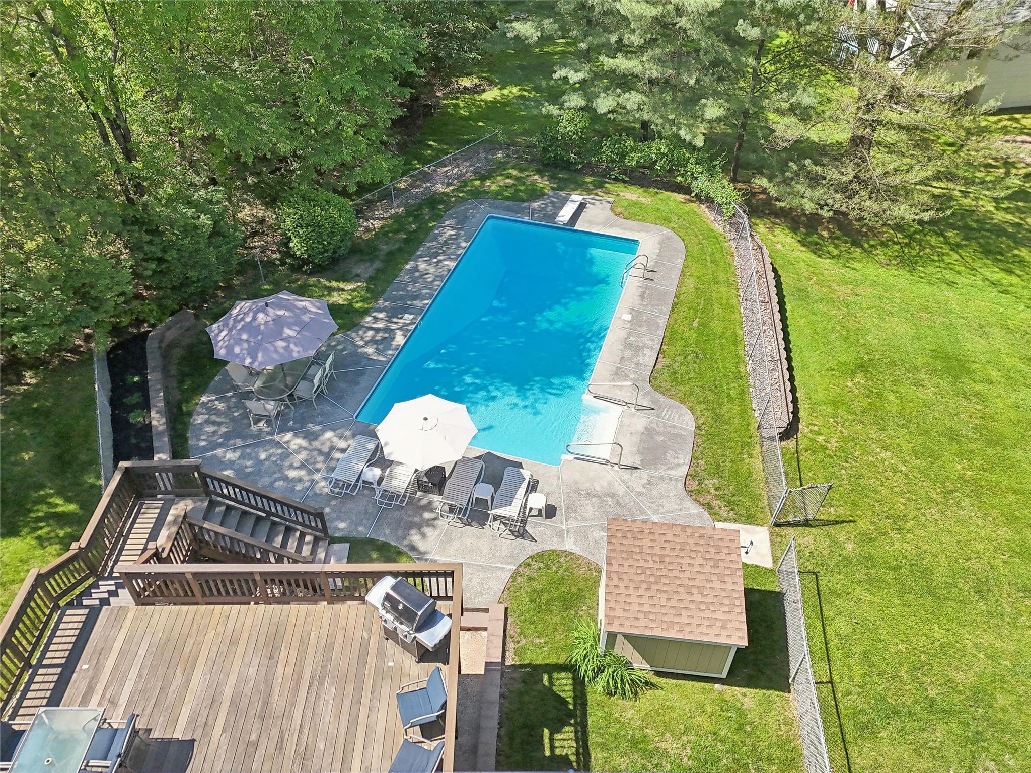 565 Millburn Court, Valley Cottage, New York image 2