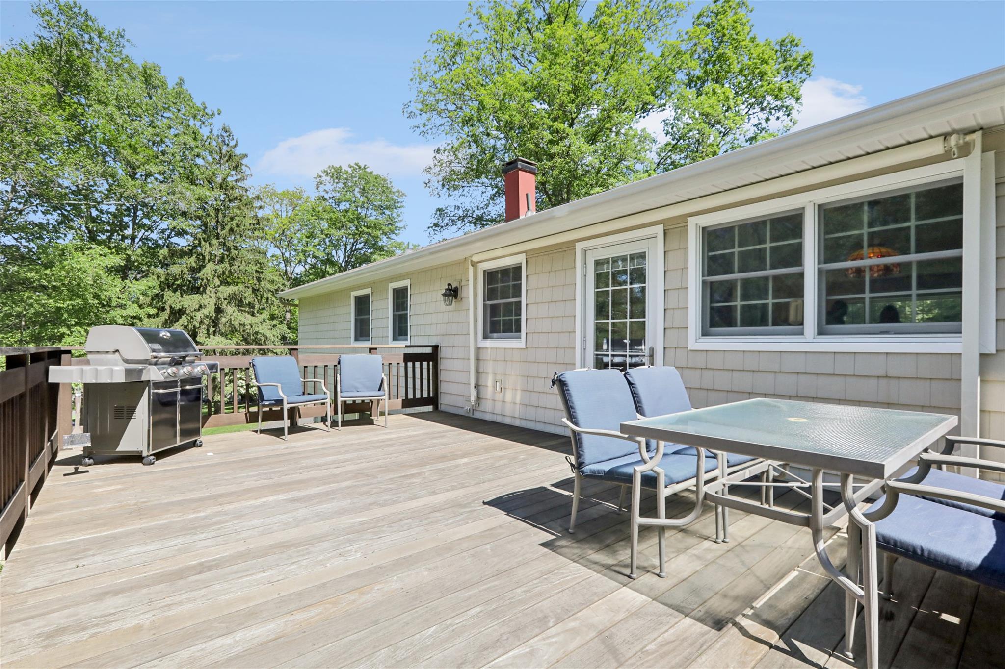 565 Millburn Court, Valley Cottage, New York image 26