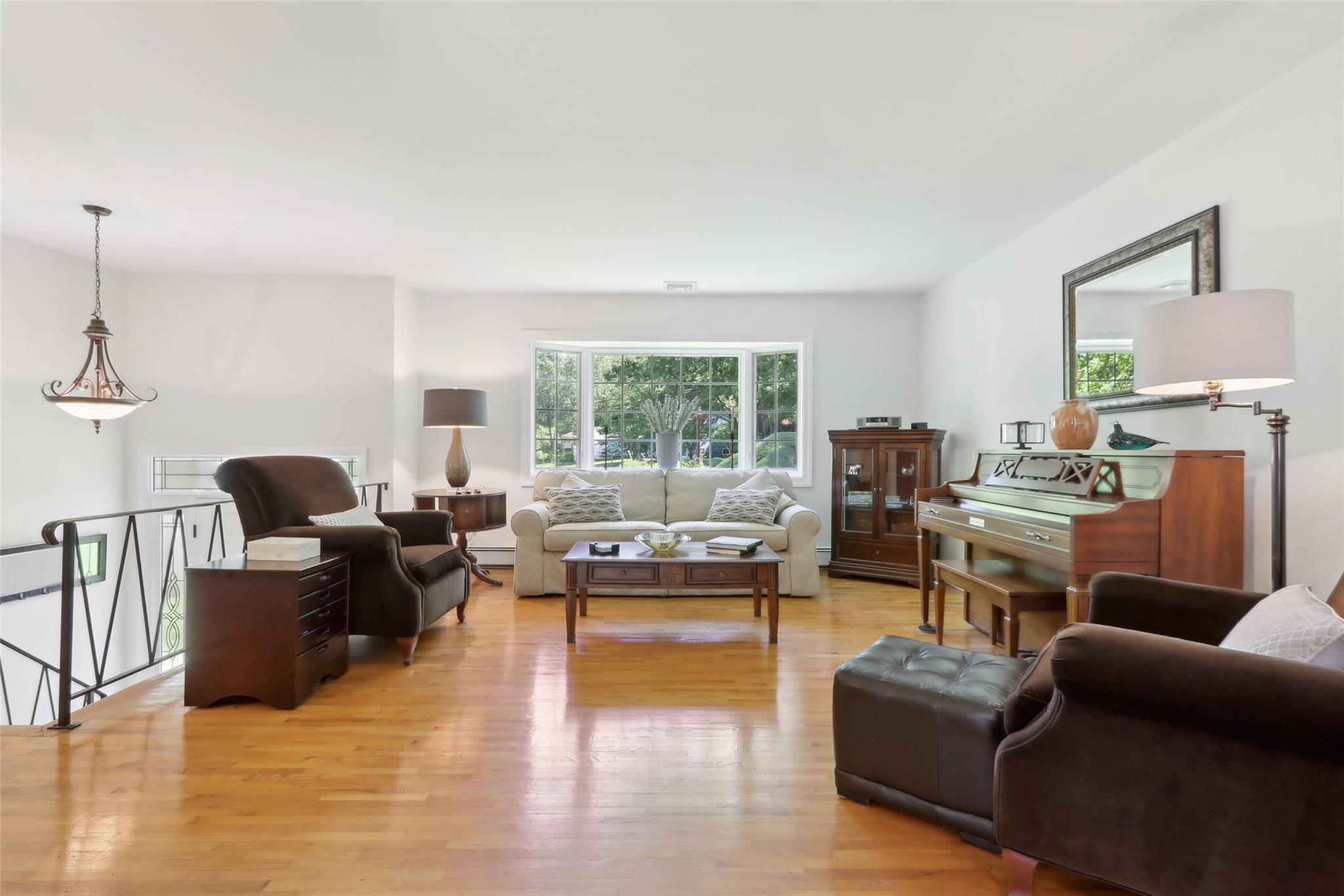 565 Millburn Court, Valley Cottage, New York image 4
