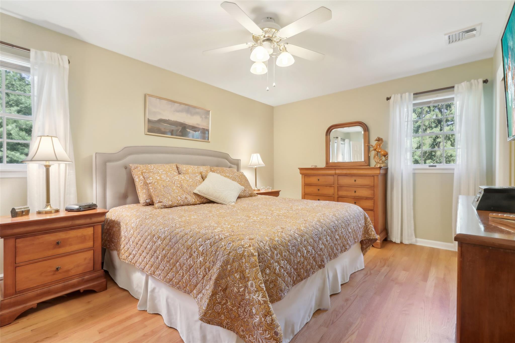 565 Millburn Court, Valley Cottage, New York image 12