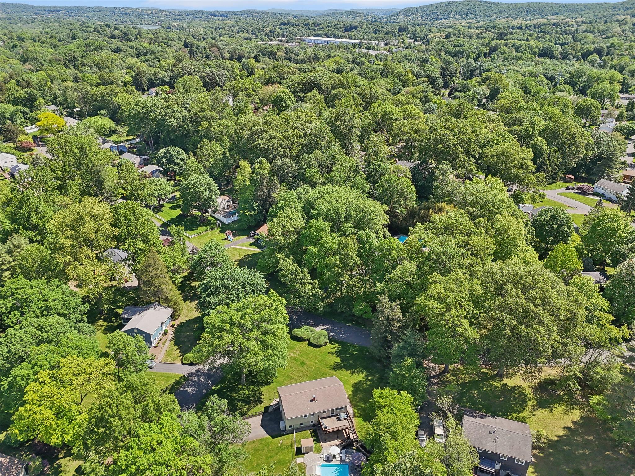 565 Millburn Court, Valley Cottage, New York image 40