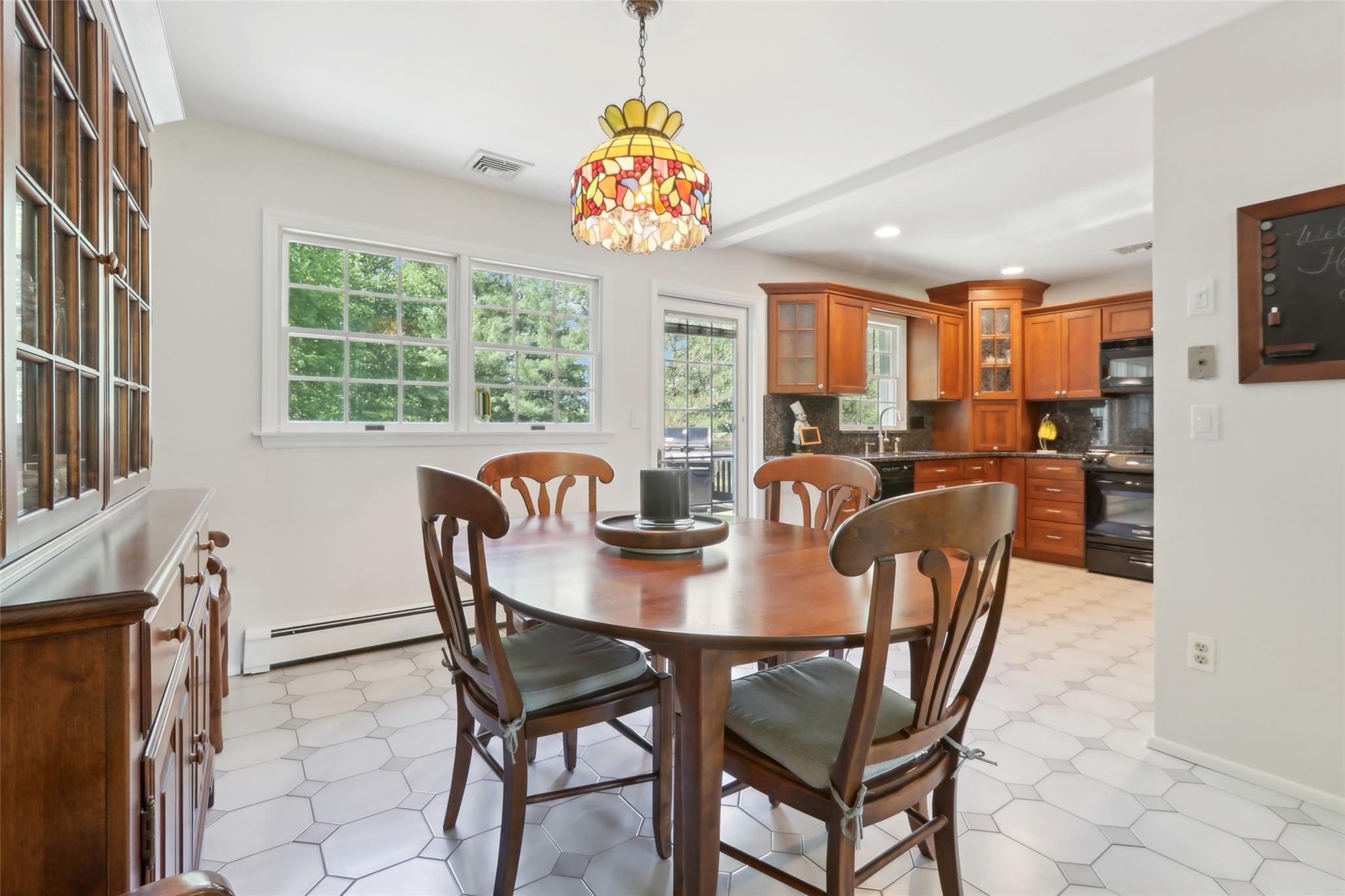 565 Millburn Court, Valley Cottage, New York image 8