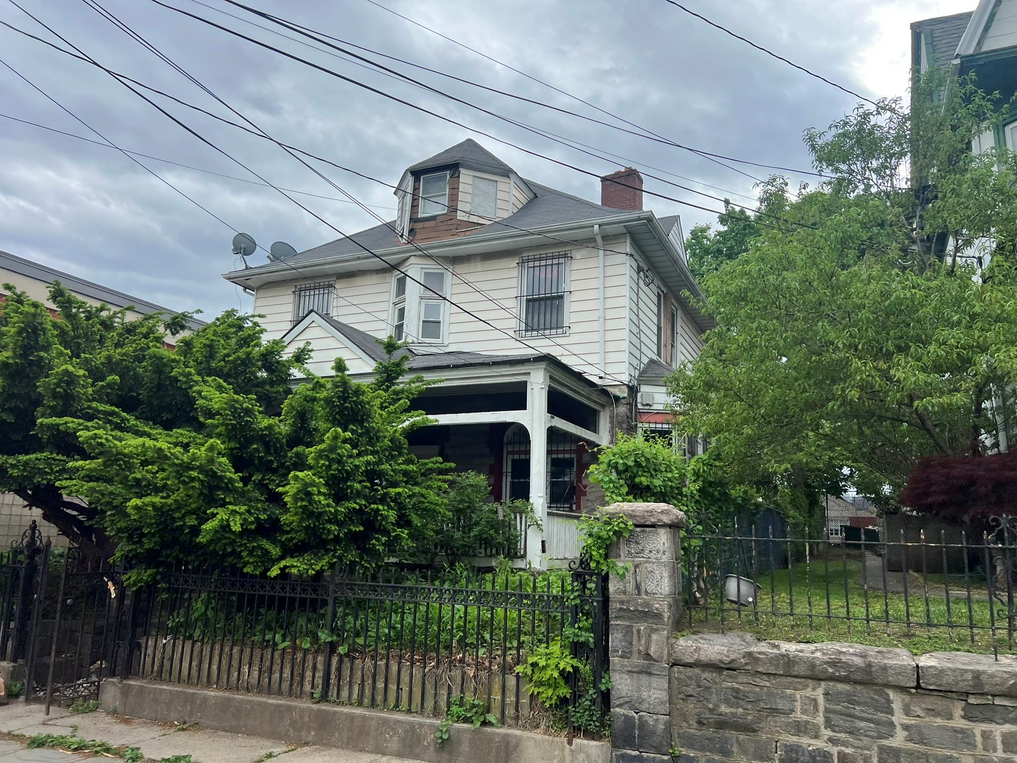 39 Livingston Avenue, Yonkers, New York image 1