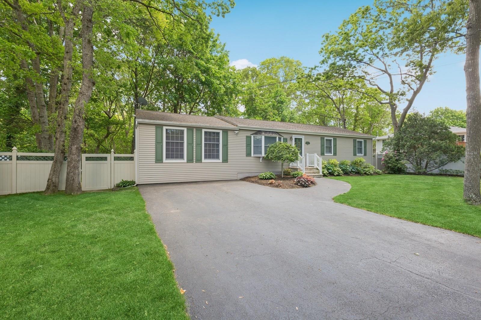 50 Peeker Avenue, Mastic Beach, New York image 4