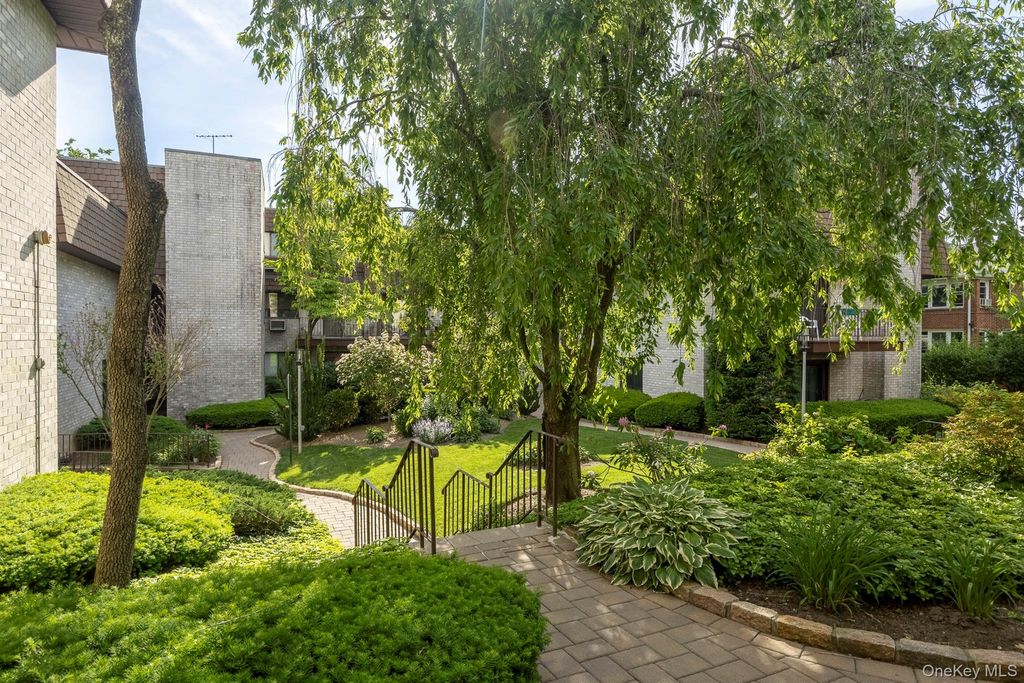 Photo of 89 N Broadway #214, White Plains, NY 10603 (MLS # 1007932)
