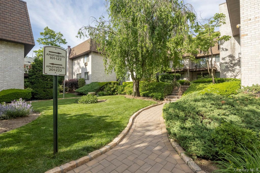Photo of 89 N Broadway #214, White Plains, NY 10603 (MLS # 1007932)