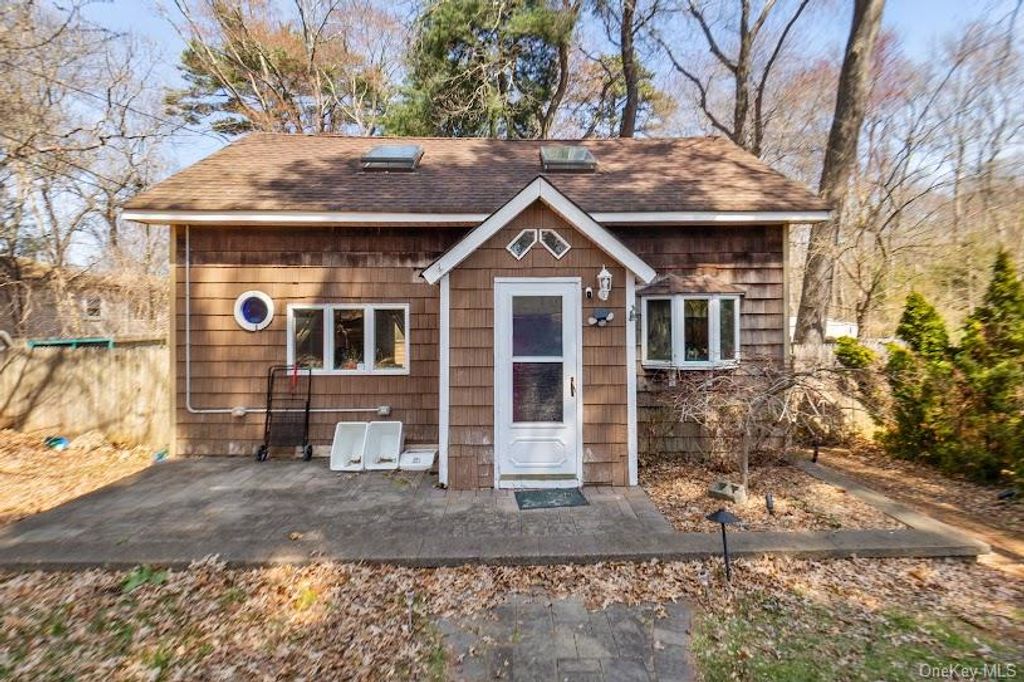 Photo of 147 Lakeview Drive, Patchogue, NY 11772 (MLS # 985027)