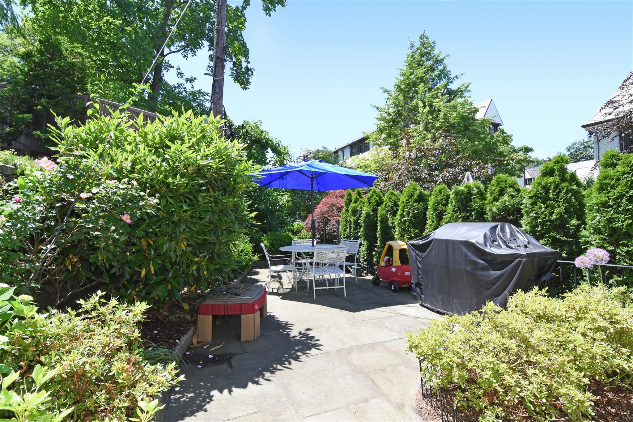 160 Pondfield Road, Bronxville, New York image 11