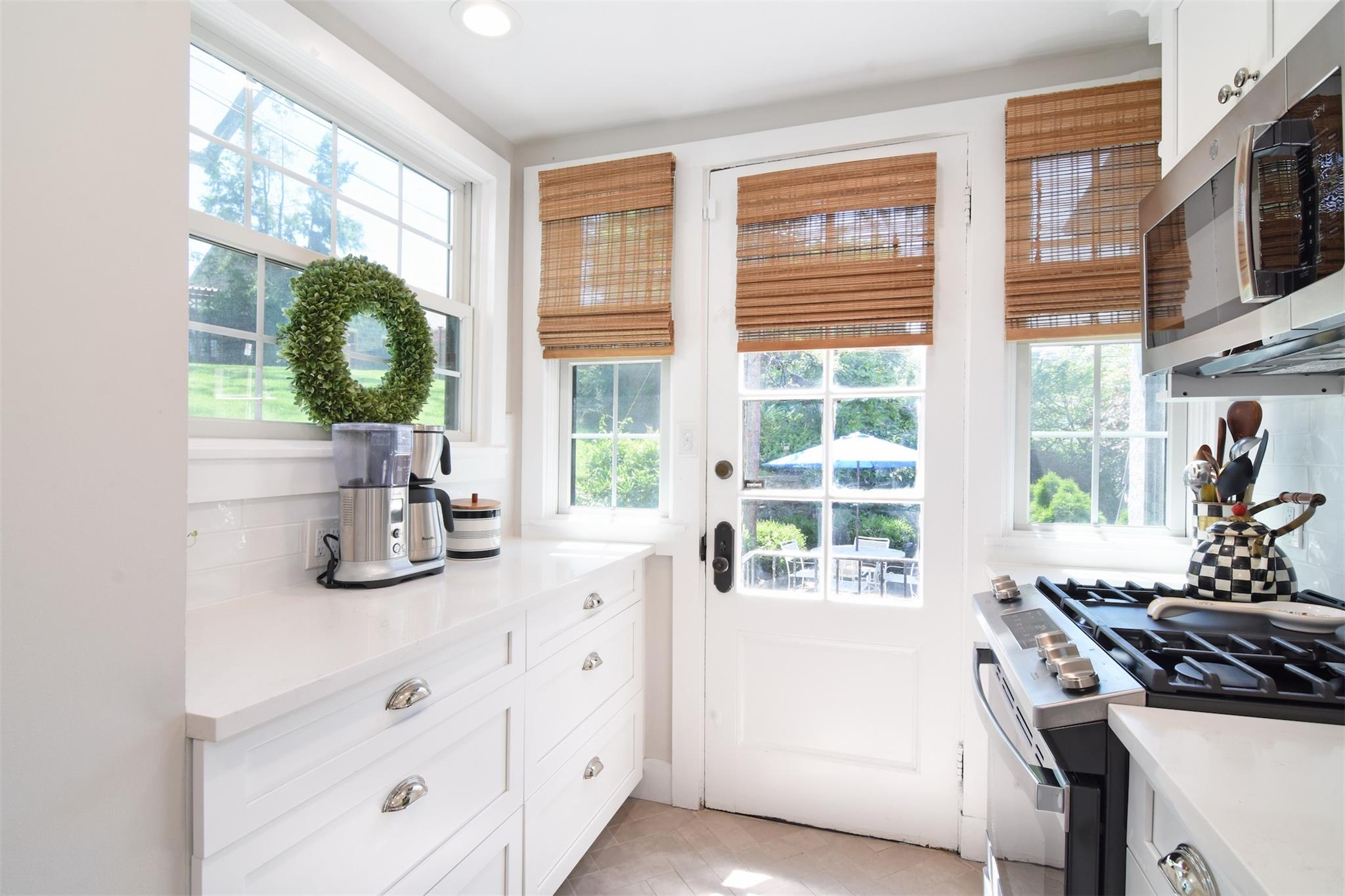 160 Pondfield Road, Bronxville, New York image 10