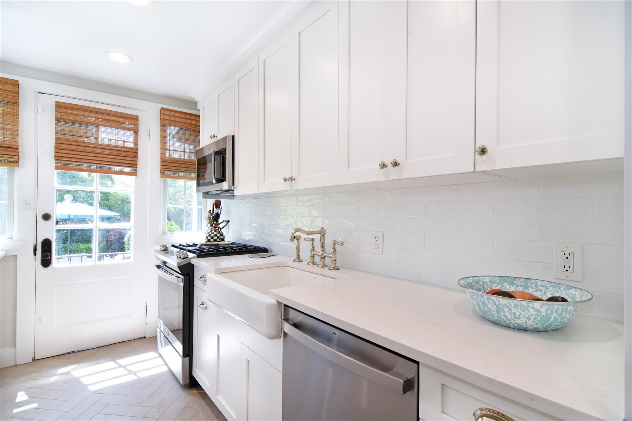 160 Pondfield Road, Bronxville, New York image 9