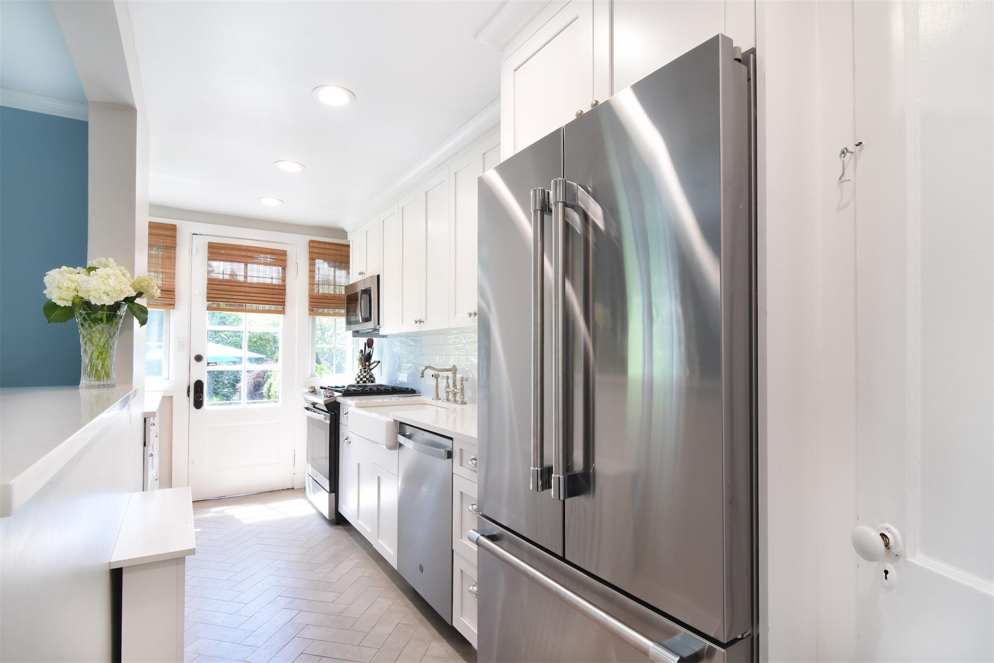 160 Pondfield Road, Bronxville, New York image 8