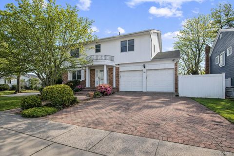 16 Valley Lane N North Woodmere NY 11581