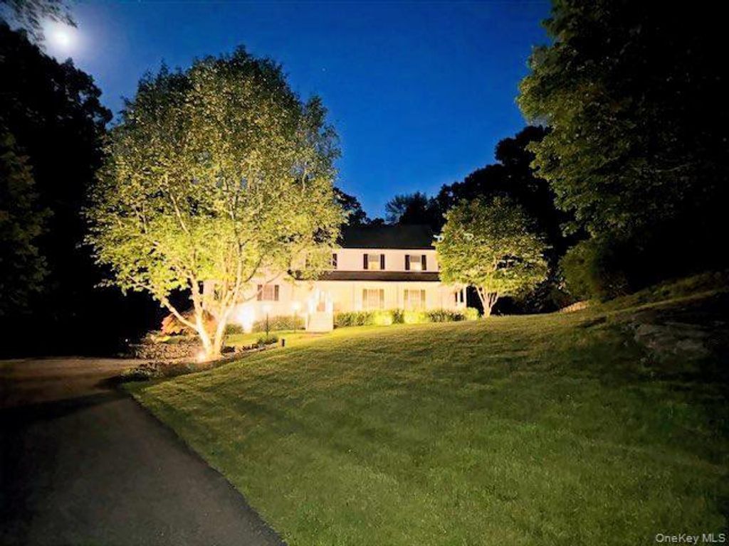 Photo of 14 Adams Farm Road, Katonah, NY 10536 (MLS # 960571)