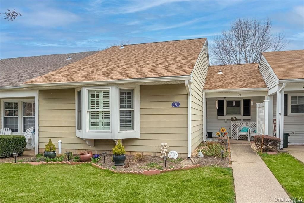 Photo of 27 Hearthside Drive, Mount Sinai, NY 11766 (MLS # 960957)