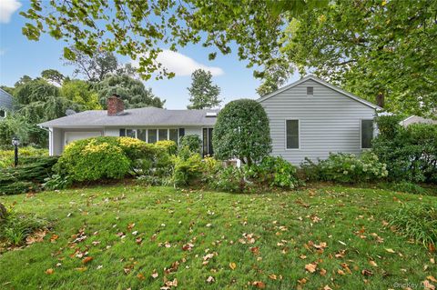 Photo of 57 Old Town Lane, Huntington, NY 11743 (MLS # 916884)