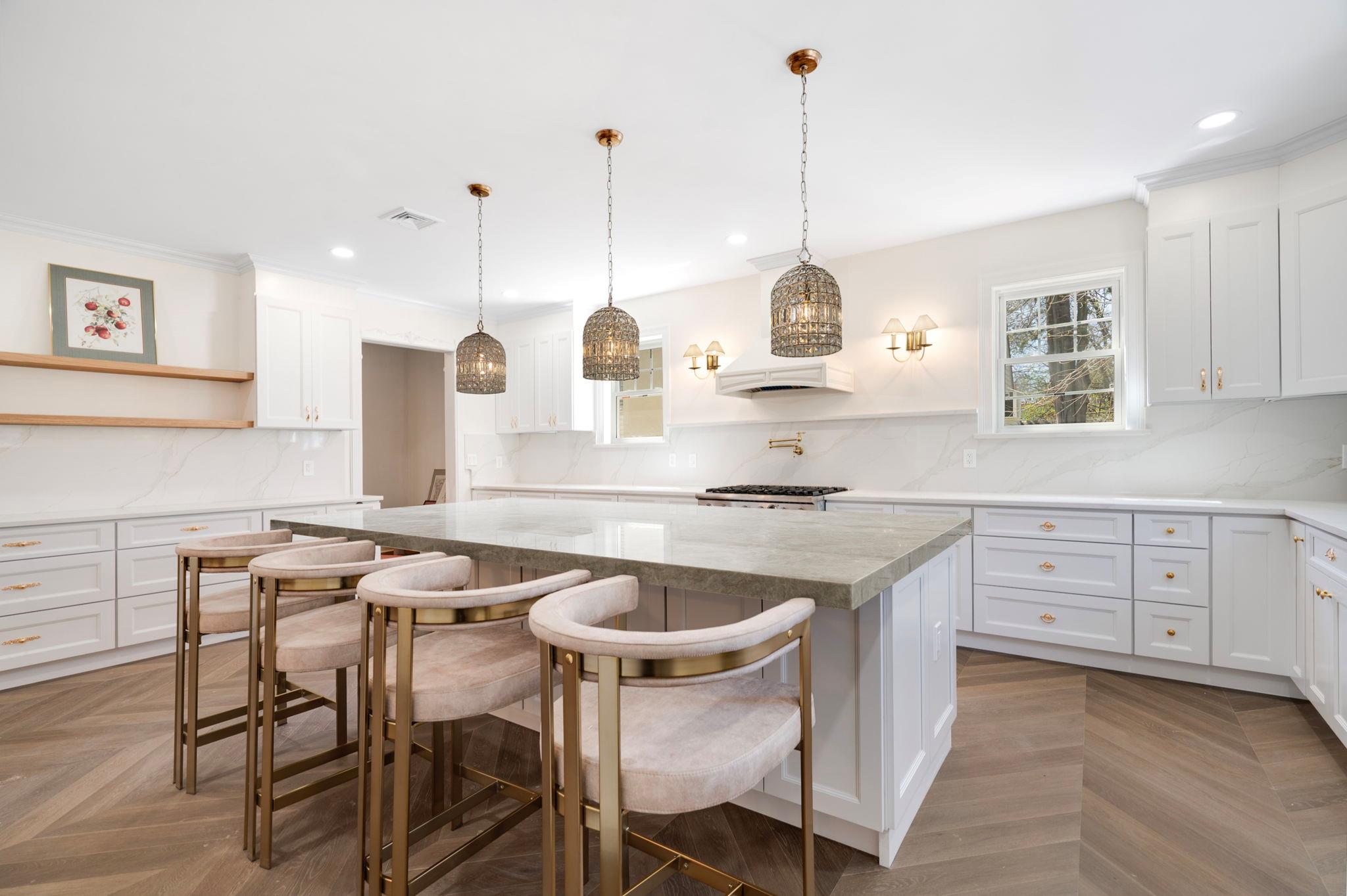 Drake Road, Scarsdale, New York - 7 Bedrooms  
6.5 Bathrooms  
12 Rooms - 