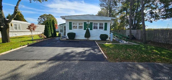 703 FRESH POND AVE UNIT 101, CALVERTON, NY 11933 - Image 9066b2b25675fa1747cc005bd8aae77c/1606160395