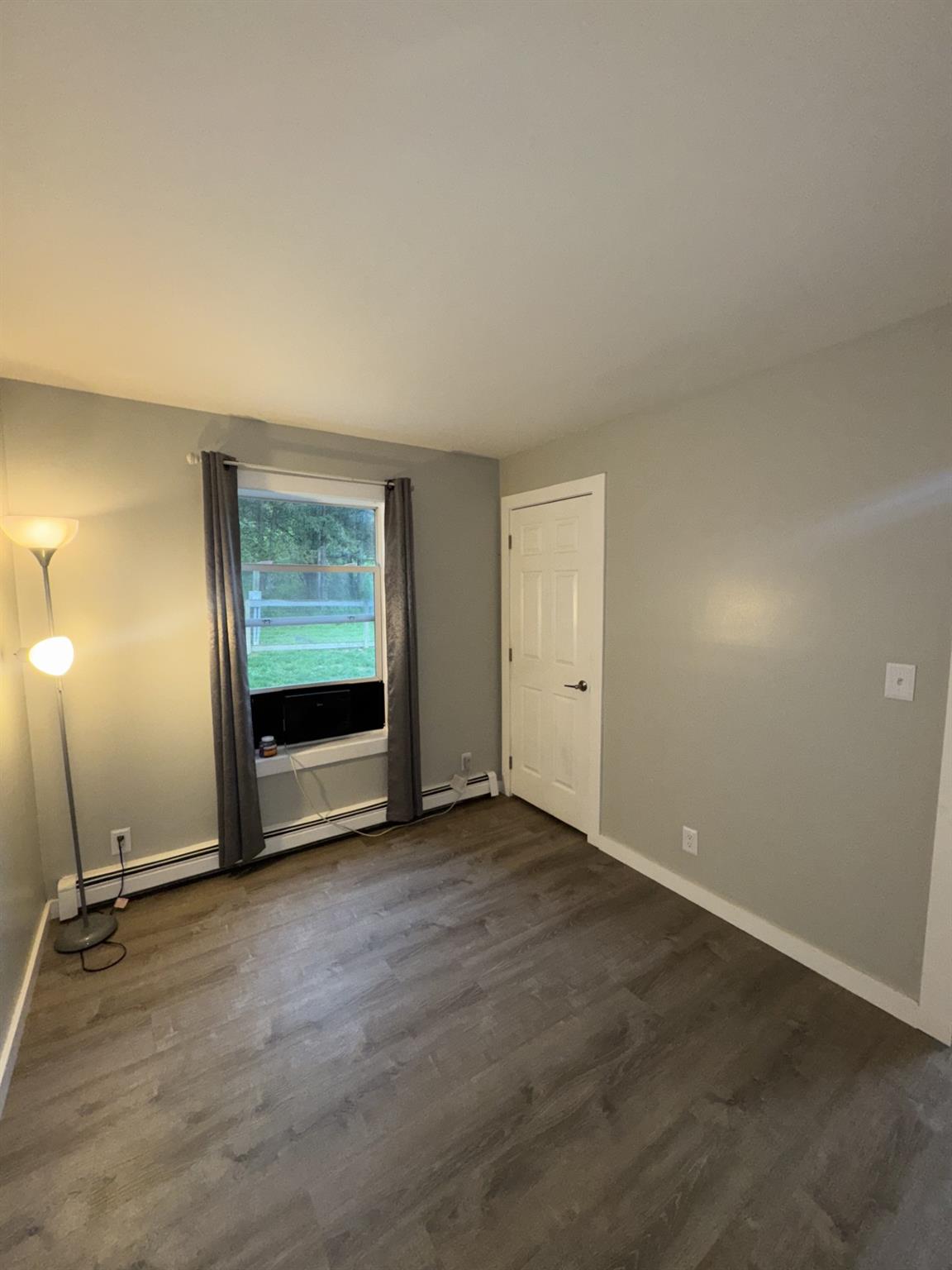 Athens, New York 12051, United States, 3 Bedrooms Bedrooms, ,2 BathroomsBathrooms,Residential,Active,147232