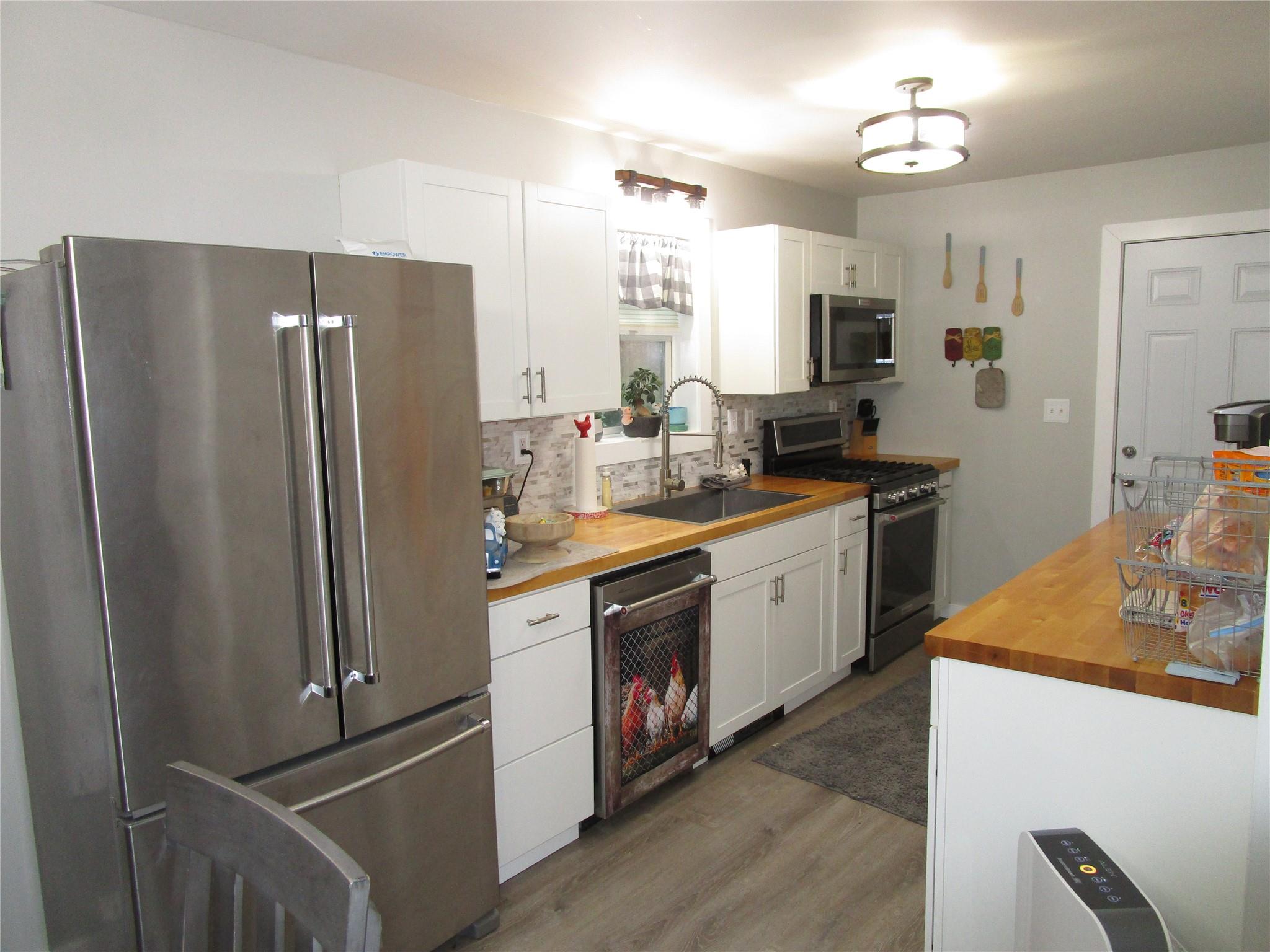 Athens, New York 12051, United States, 3 Bedrooms Bedrooms, ,2 BathroomsBathrooms,Residential,Active,147232