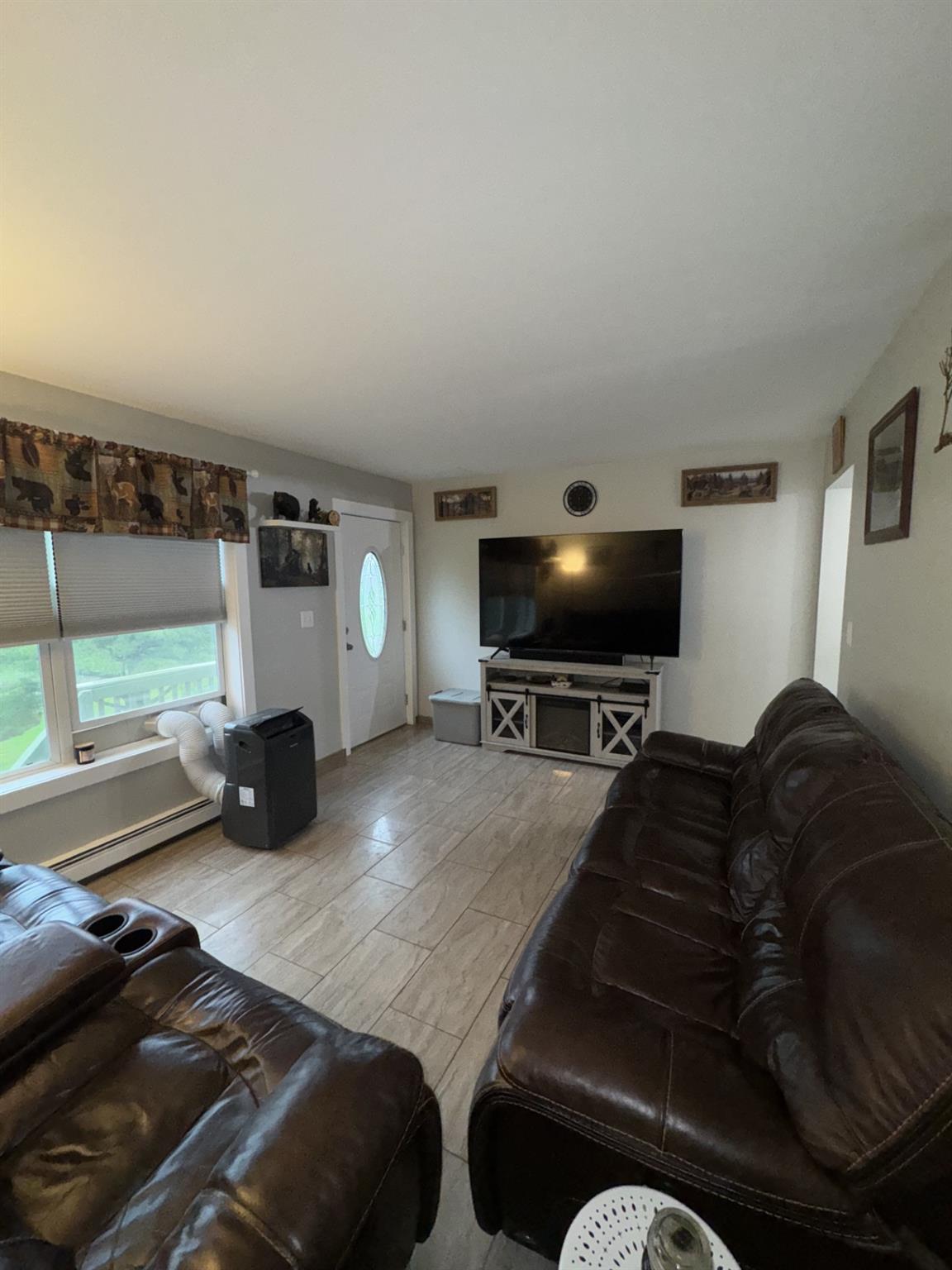 Athens, New York 12051, United States, 3 Bedrooms Bedrooms, ,2 BathroomsBathrooms,Residential,Active,147232