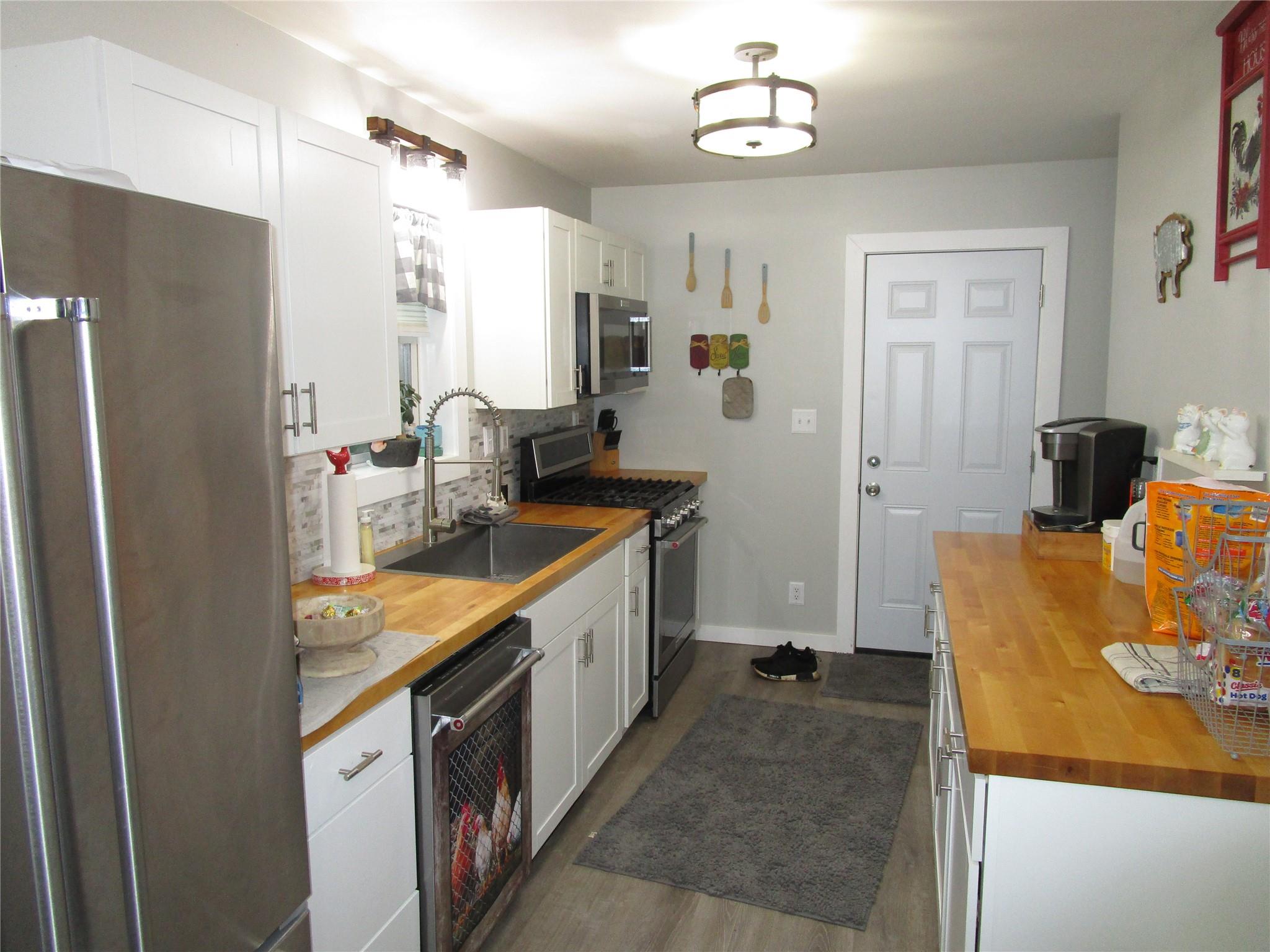 Athens, New York 12051, United States, 3 Bedrooms Bedrooms, ,2 BathroomsBathrooms,Residential,Active,147232