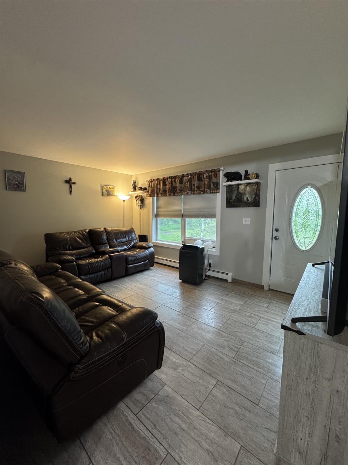 Athens, New York 12051, United States, 3 Bedrooms Bedrooms, ,2 BathroomsBathrooms,Residential,Active,147232