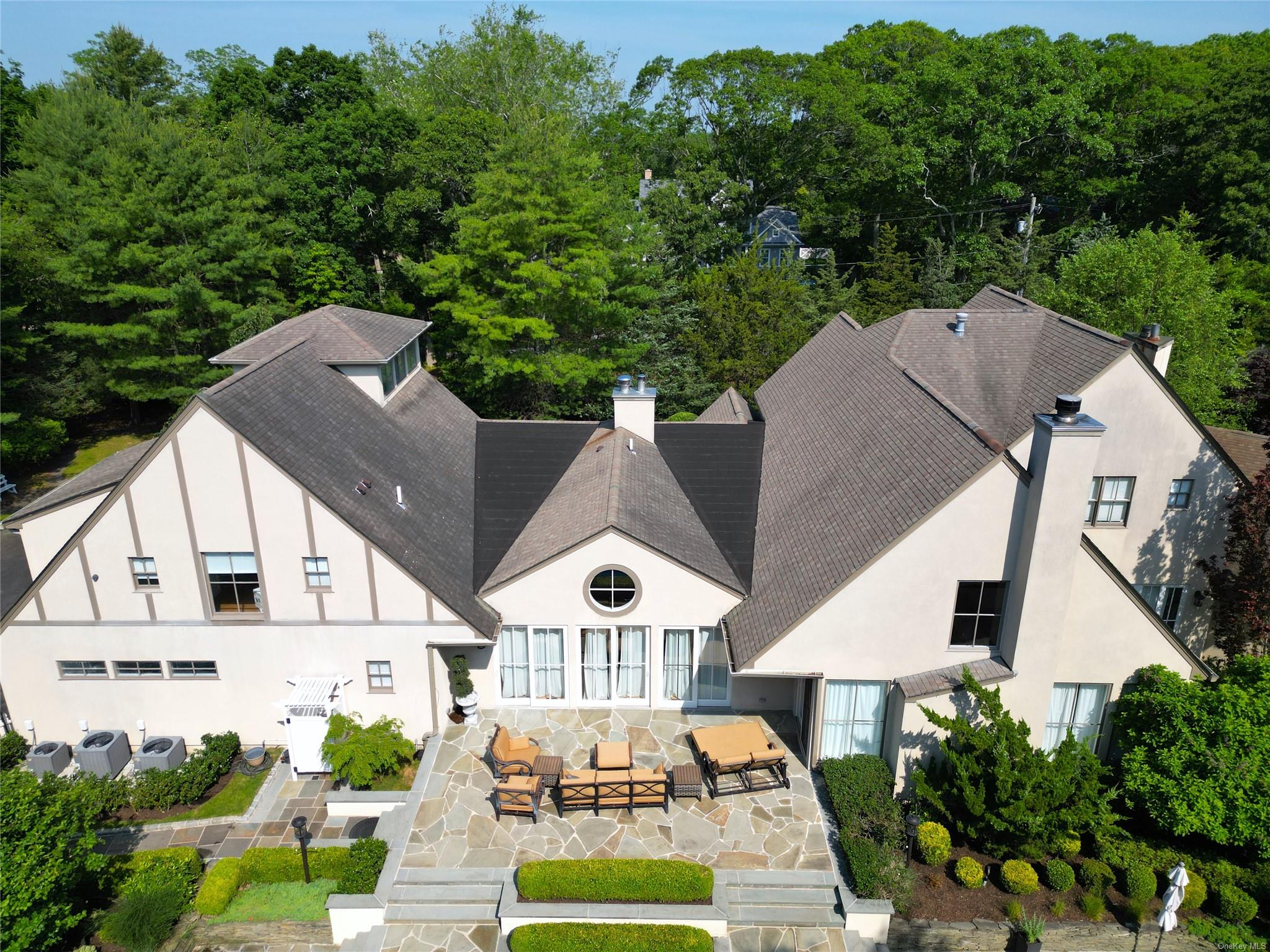 Cedar Lane, Remsenburg, Hamptons, NY - 6 Bedrooms  
8.5 Bathrooms - 