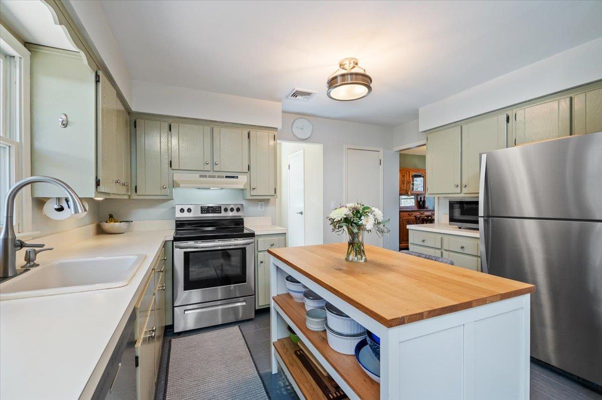 Halesite, New York 11743, United States, 4 Bedrooms Bedrooms, ,3 BathroomsBathrooms,Residential,Active,104531